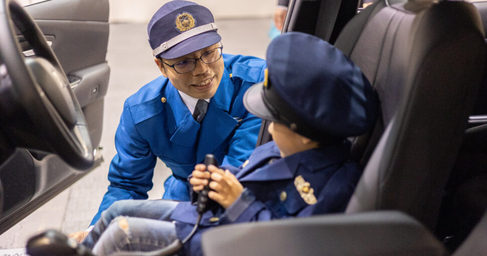 警察　警察官　パトカー
