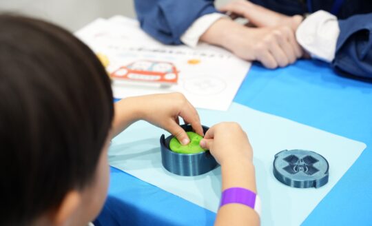 金型　車の部品