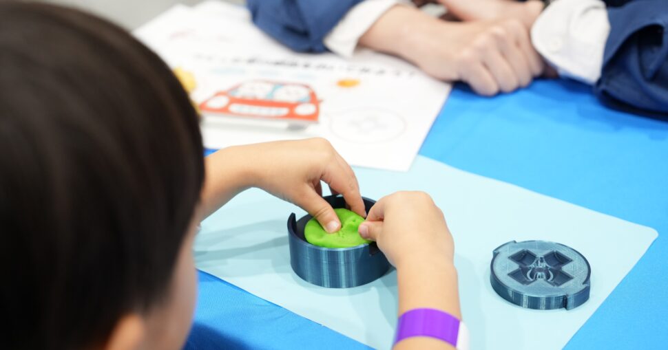 金型　車の部品